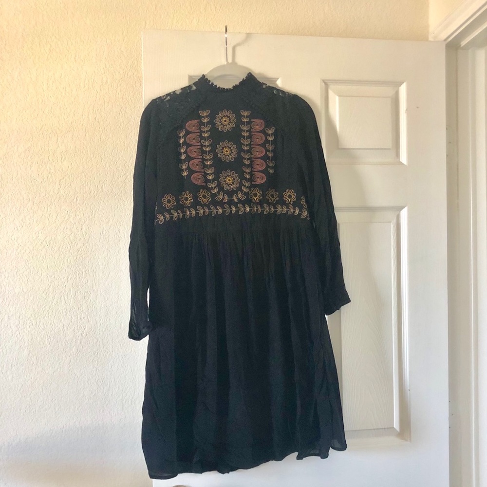 Long sleeve embroidered dress vintage style